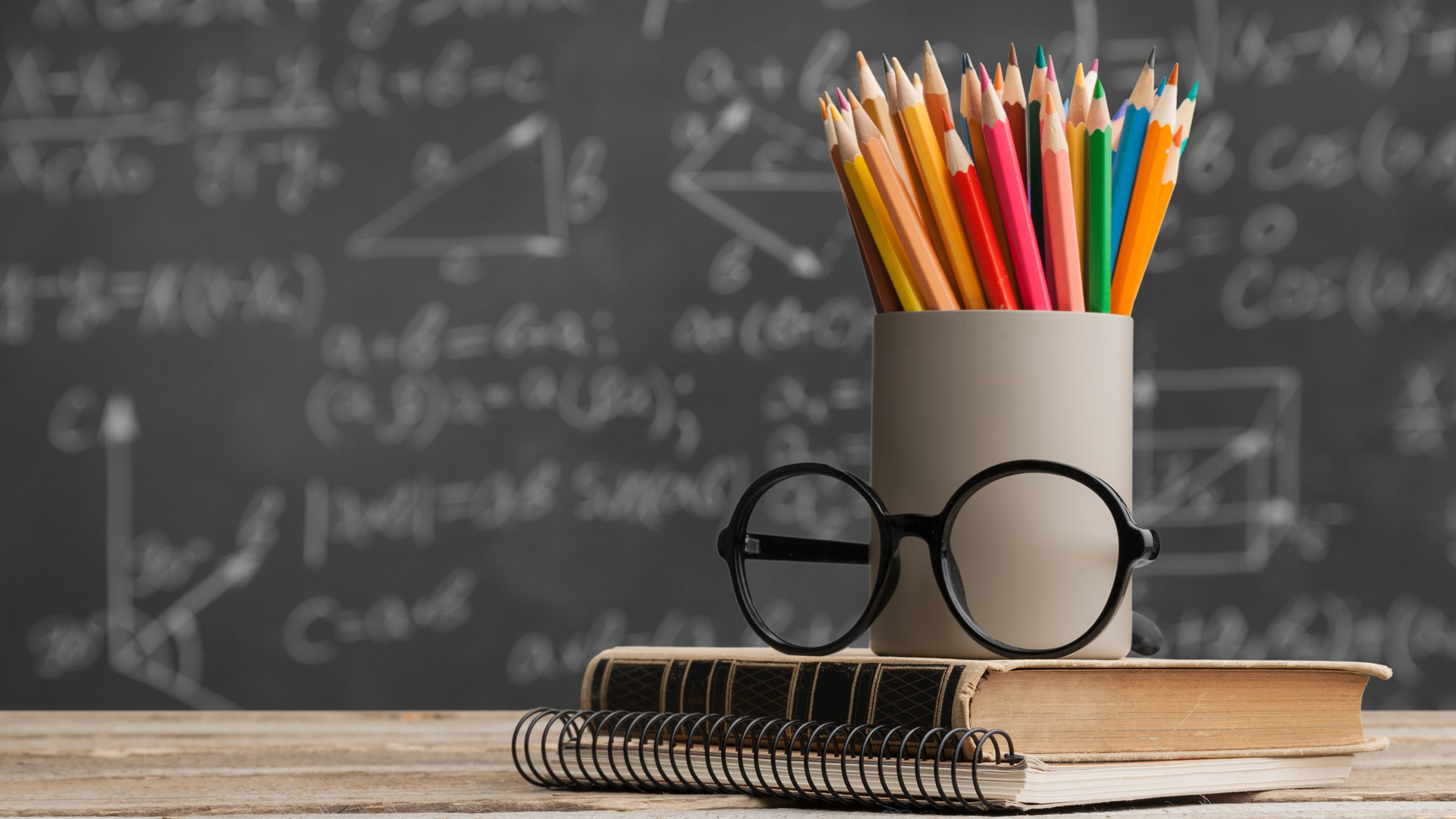 Content marketing w branży edukacyjnej: 6 pomysłów na treści, które sprzedają wiedzę
